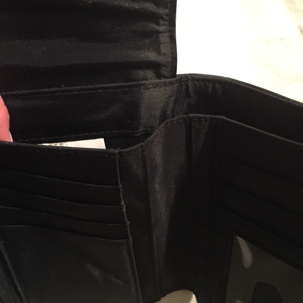 Cross Body Wallet - Picture 6 of 7